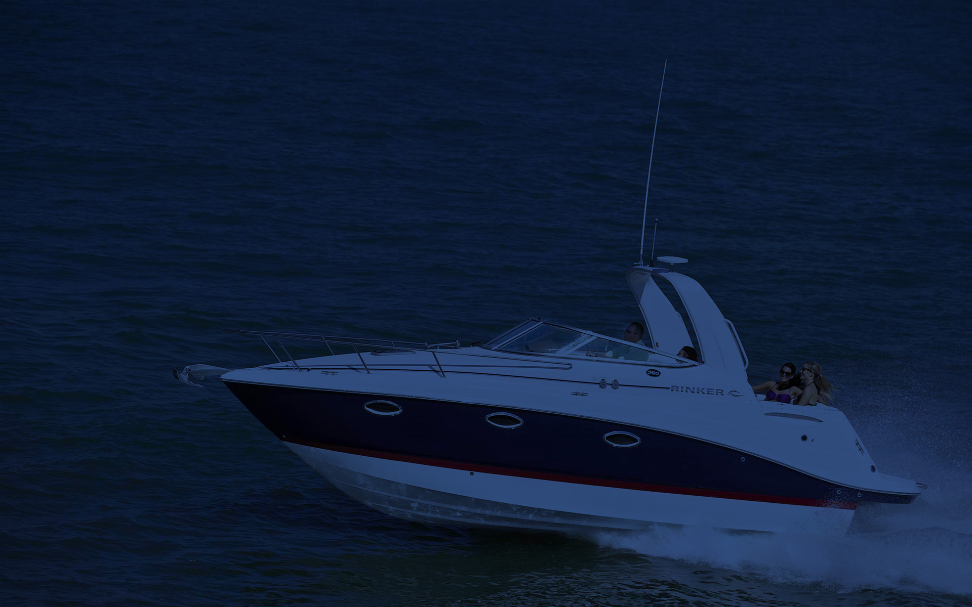 Cabin cruiser boat shipping